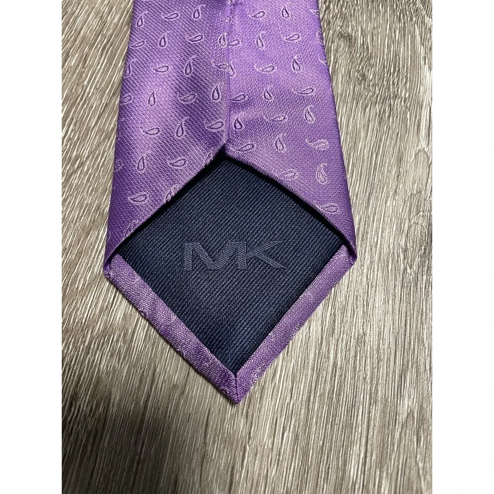 #J100  Mens Michael Kors Silk Tie Purple